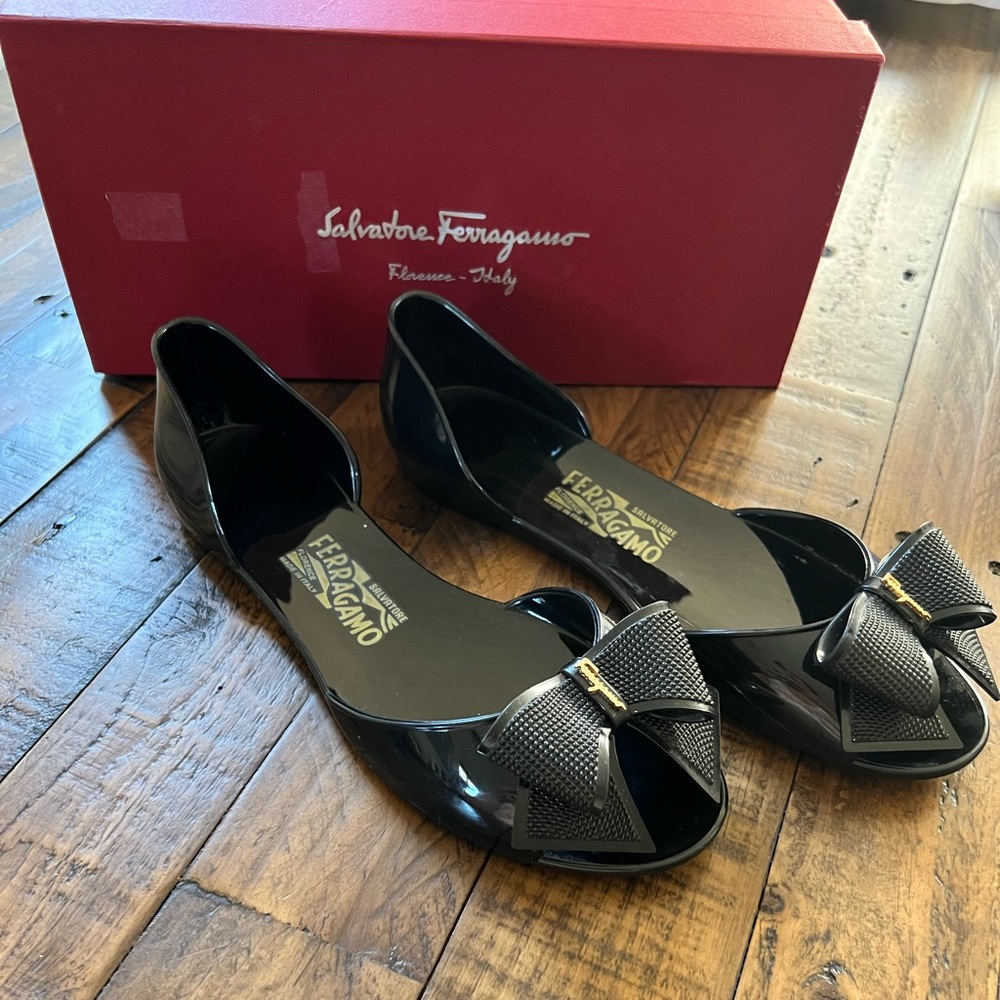 Salvatore ferragamo jelly flats